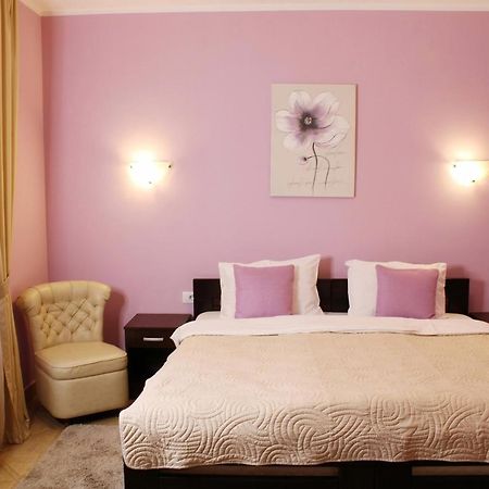 Apartments Paradisos クラグイェヴァツ エクステリア 写真