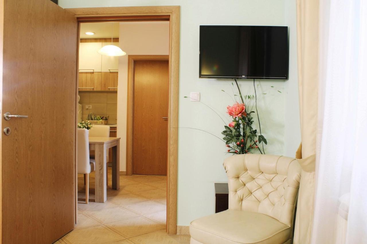 Apartments Paradisos クラグイェヴァツ エクステリア 写真