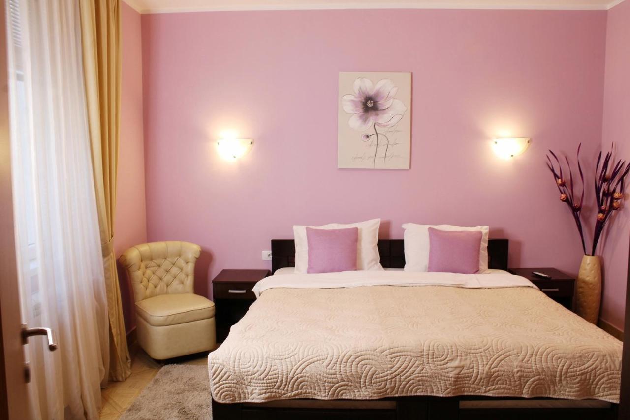Apartments Paradisos クラグイェヴァツ エクステリア 写真